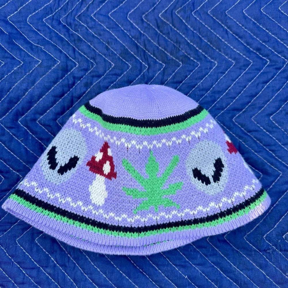 Urban Outfitters Alien Mushroom 420 Bucket Hat